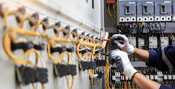 Professional Electrician technician working in Moreland Hills, OH